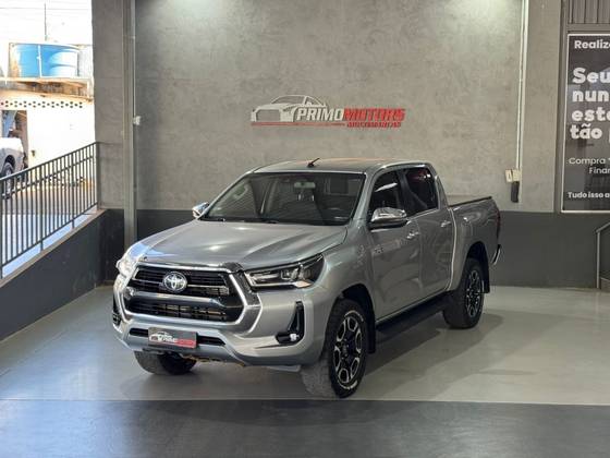 TOYOTA HILUX 2.8 D-4D TURBO DIESEL CD SRX 4X4 AUTOMÁTICO